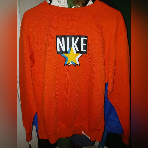 NEW NIKE SWEATSHIRT - Picture 1 of 2